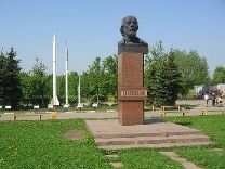 Долгопрудный памятник Циолковскому